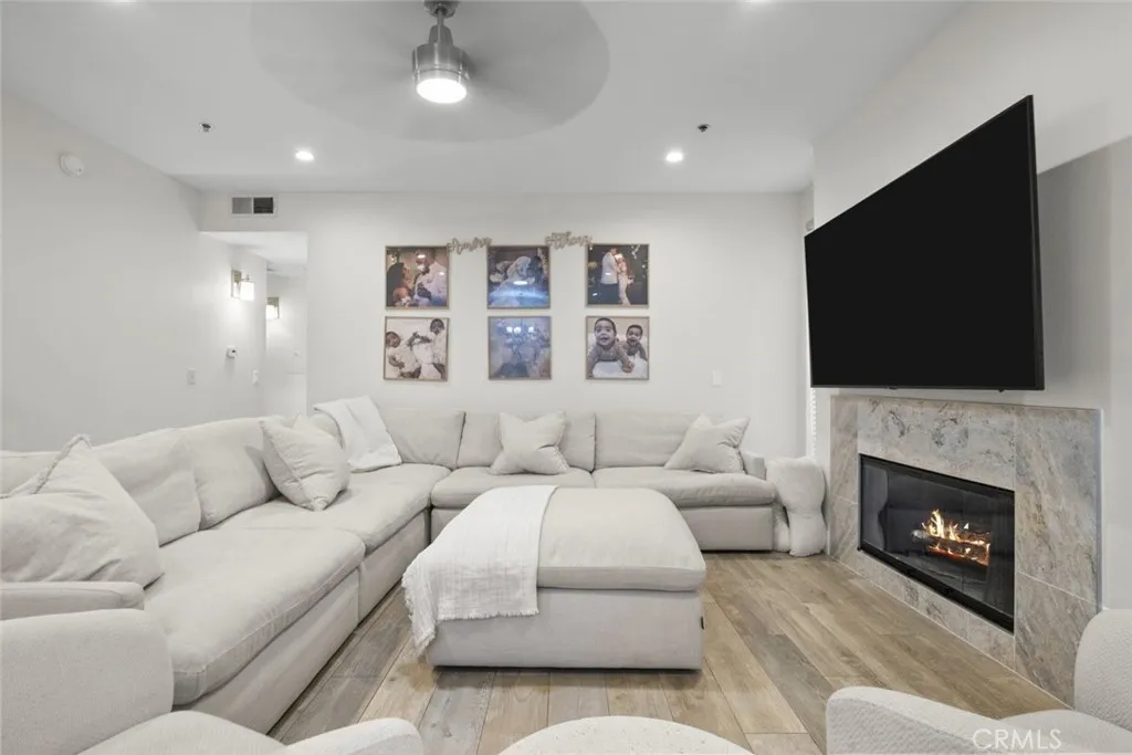 5350 White Oak Avenue 113, Encino, California 91316 home-pic-21