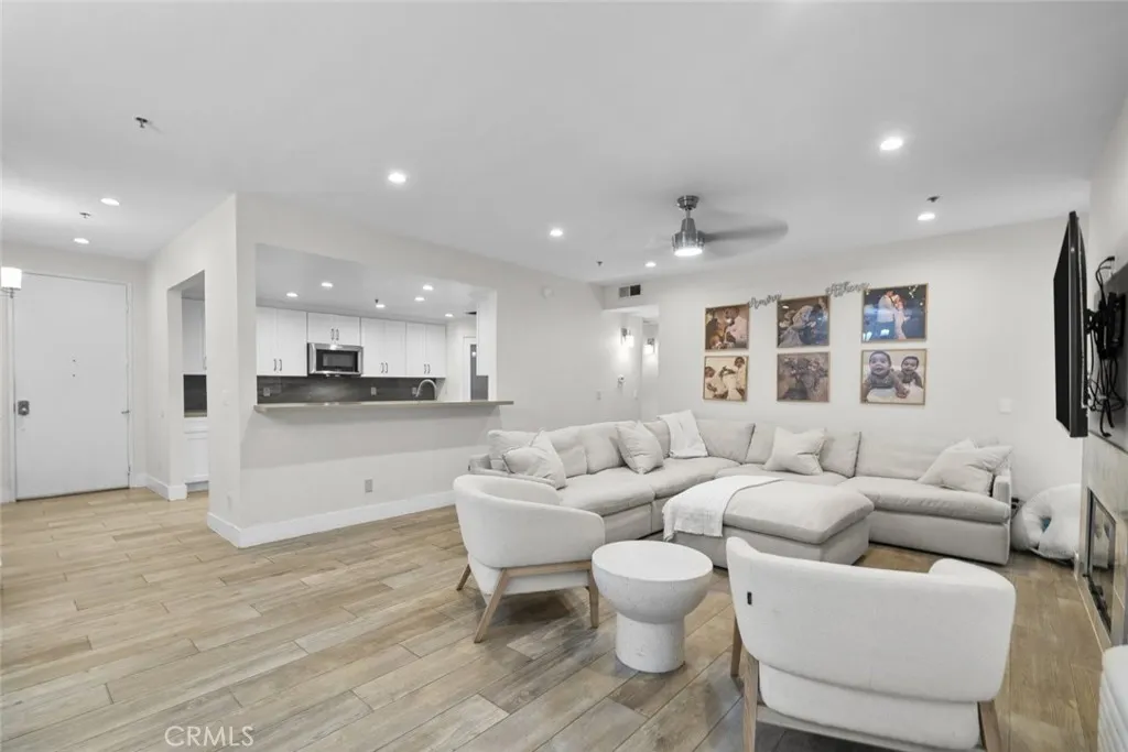 5350 White Oak Avenue 113, Encino, California 91316 home-pic-28