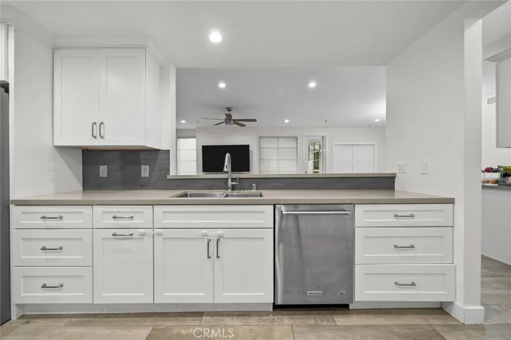 5350 White Oak Avenue 113, Encino, California 91316 home-pic-14