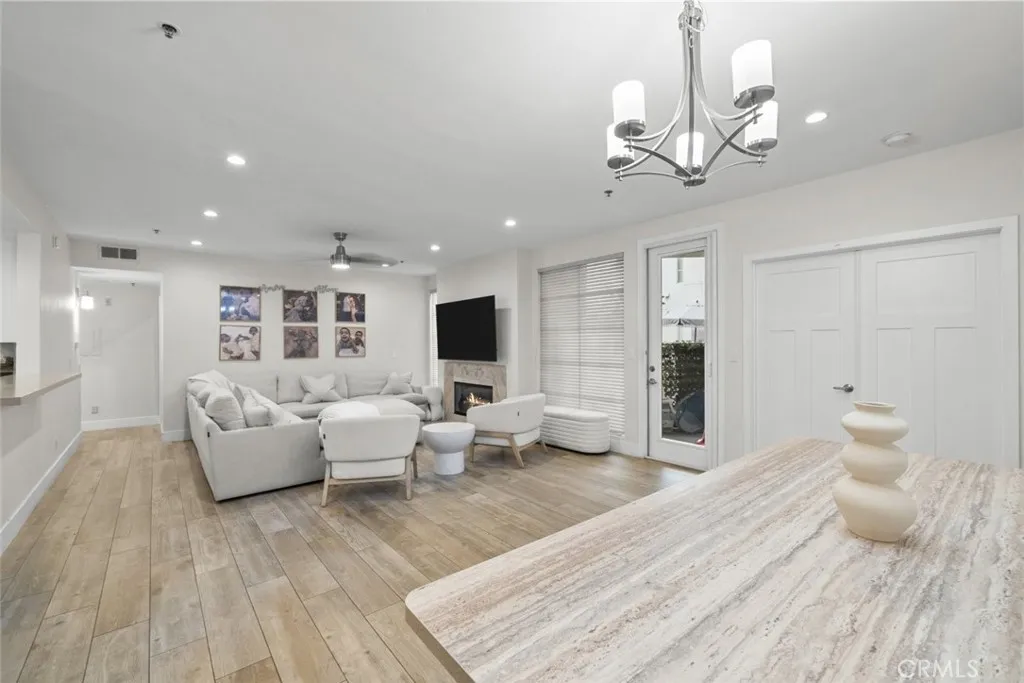 5350 White Oak Avenue 113, Encino, California 91316 home-pic-24