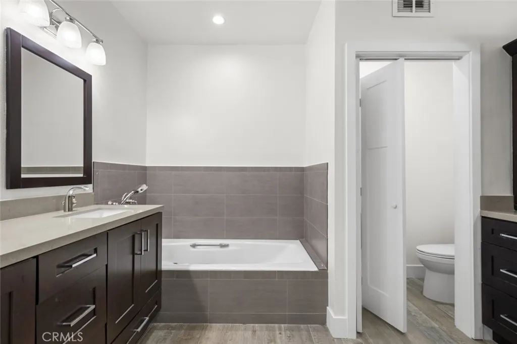 5350 White Oak Avenue 113, Encino, California 91316 home-pic-9
