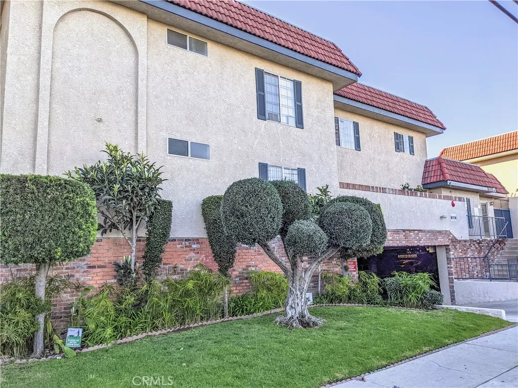 13535 Yukon Avenue 10, Hawthorne, California 90250, 1 Bedroom Bedrooms, ,1 BathroomBathrooms,Residential Lease,For Rent,Yukon,SB25202483