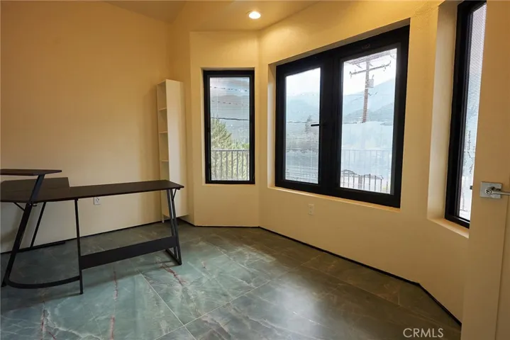 Office w/ pop-out wall w/ built-in adjustable blinds