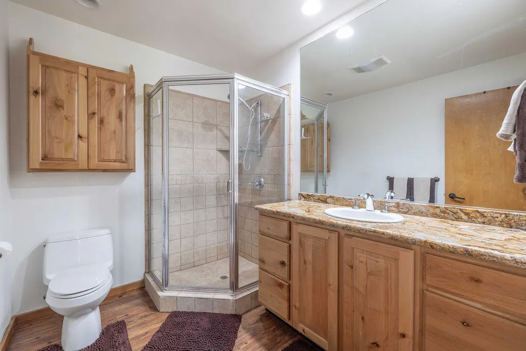 2ndBathroom1-8343