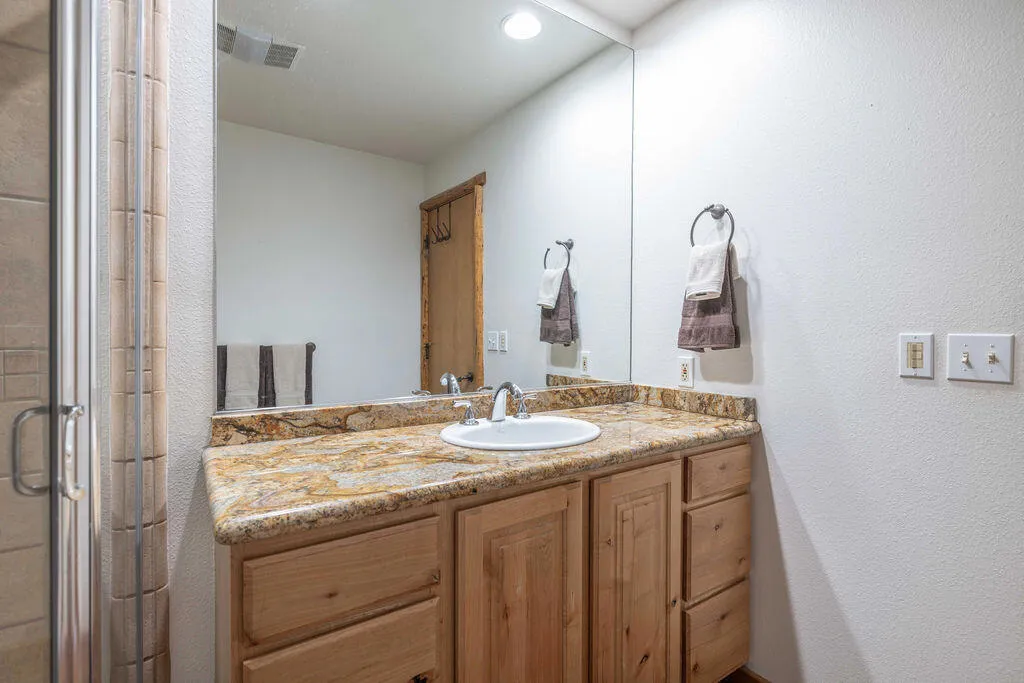 2ndBathroom2-8345