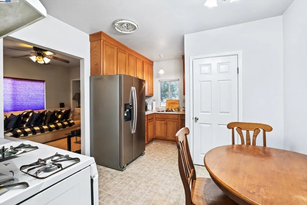 835 Apgar St, Oakland, California 94608 home-pic-22