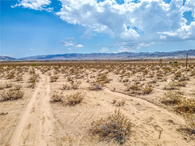 4687 Border Avenue, Joshua Tree, California 92252