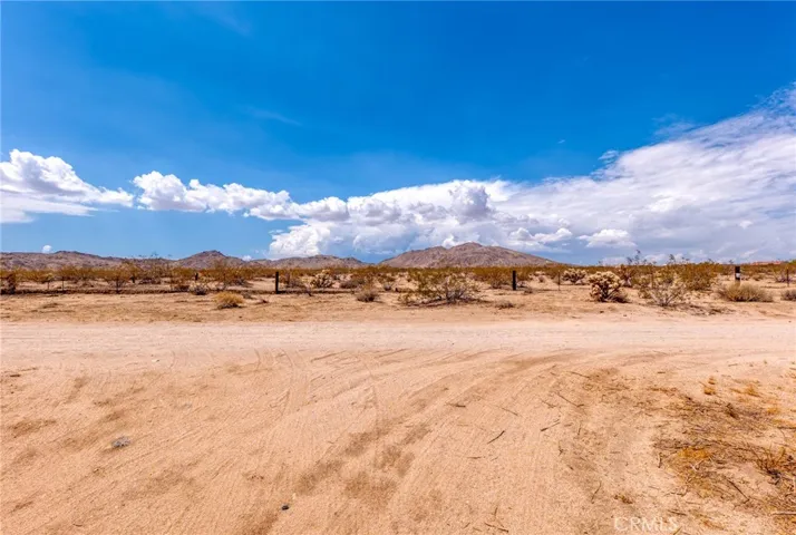 4687 Border Avenue, Joshua Tree, California 92252