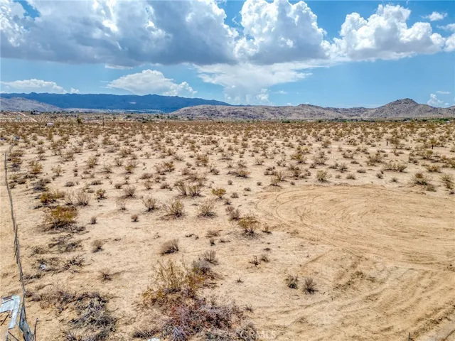 4687 Border Avenue, Joshua Tree, California 92252