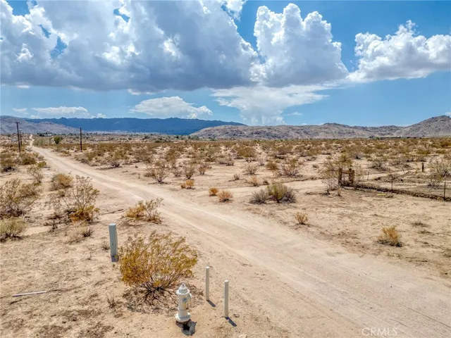 4687 Border Avenue, Joshua Tree, California 92252