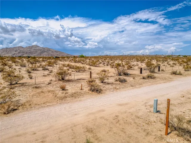 4687 Border Avenue, Joshua Tree, California 92252