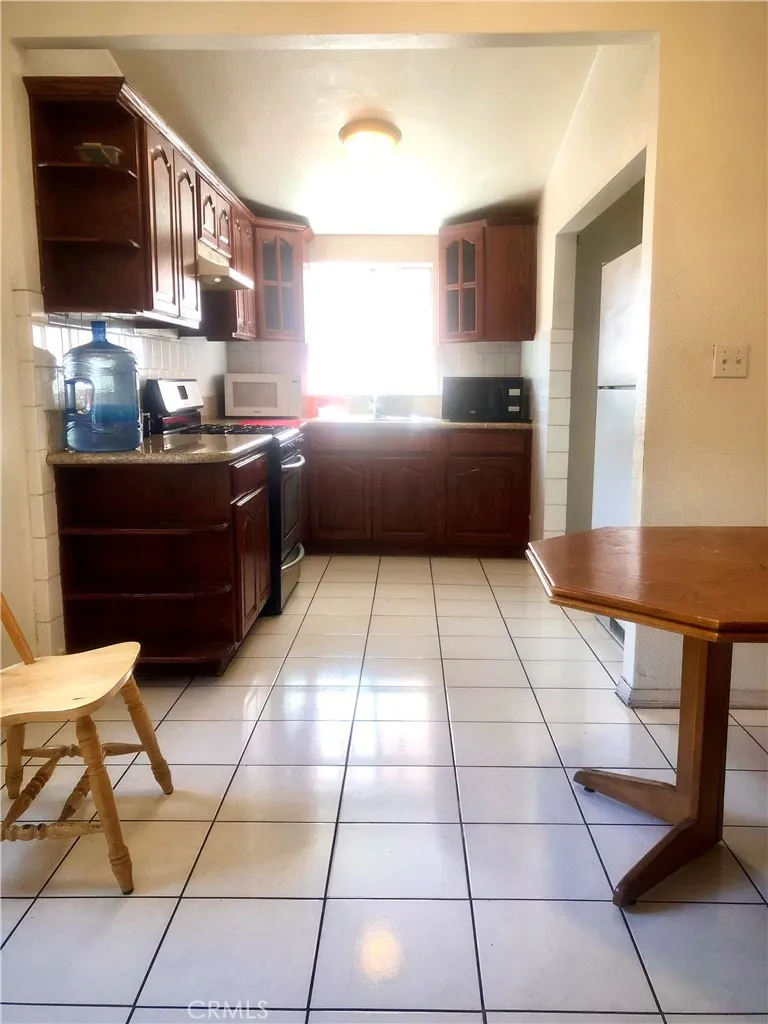 602 W 40th Place, Los Angeles, California 90037 home-pic-7