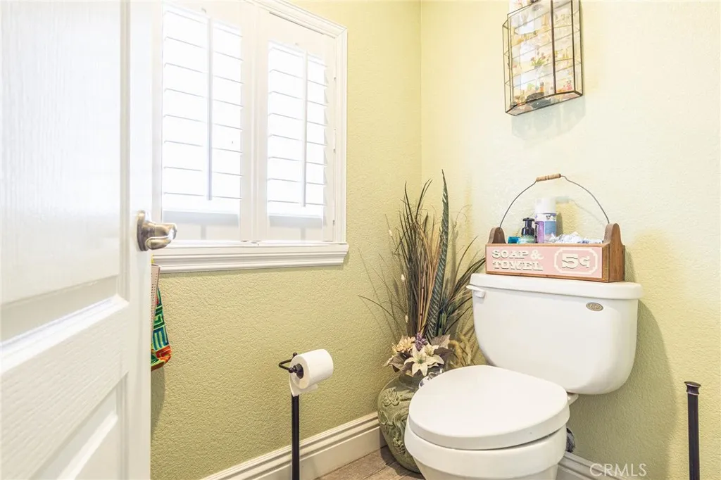 9735 Elsinore Road, Oak Hills, California 92344 home-pic-35