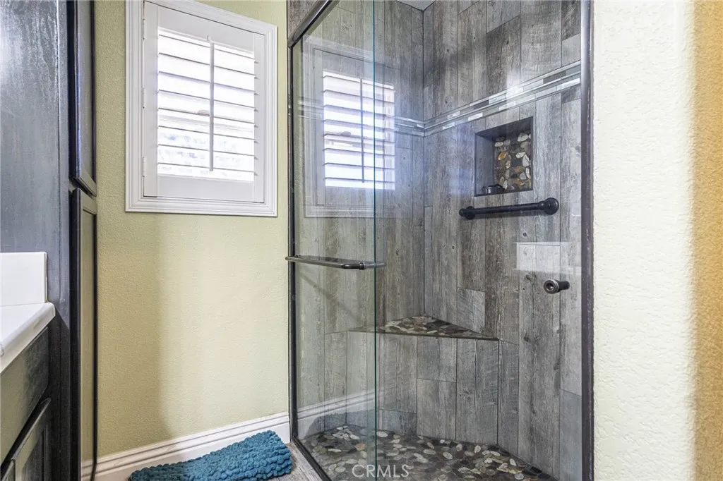 9735 Elsinore Road, Oak Hills, California 92344 home-pic-26