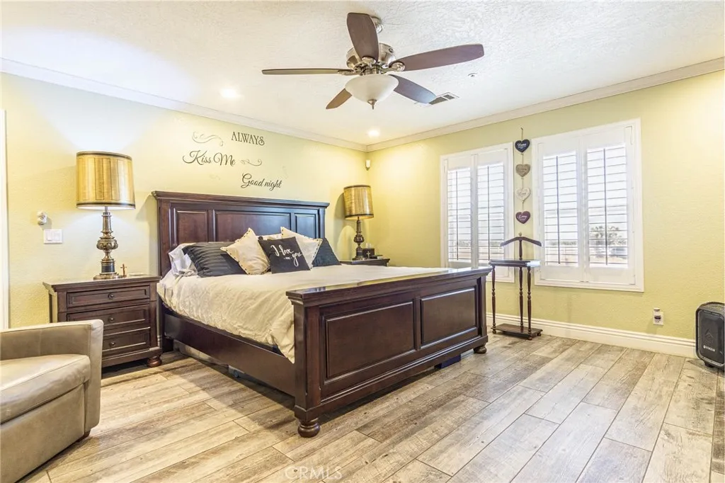 9735 Elsinore Road, Oak Hills, California 92344 home-pic-31