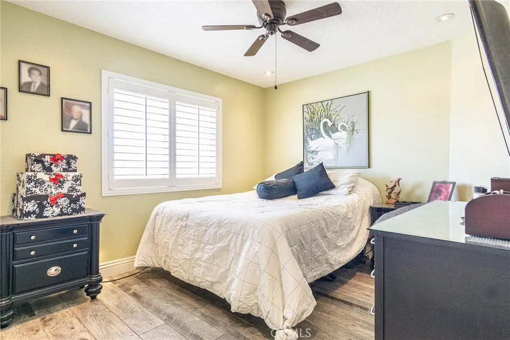 9735 Elsinore Road, Oak Hills, California 92344 home-pic-19