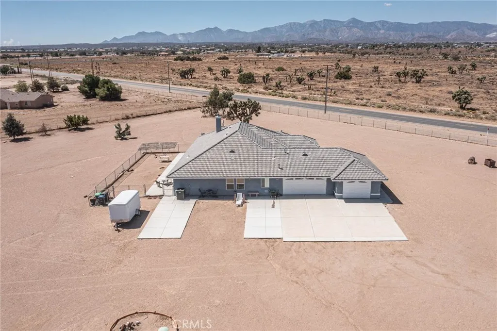 9735 Elsinore Road, Oak Hills, California 92344 home-pic-45