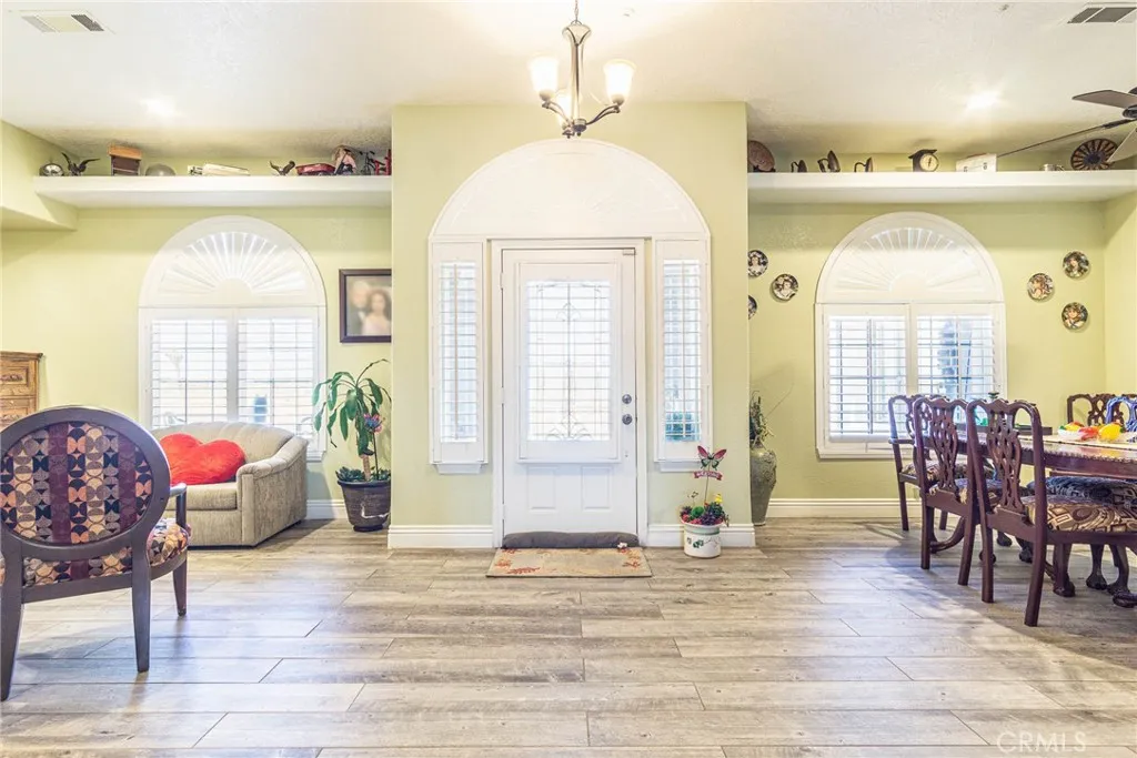 9735 Elsinore Road, Oak Hills, California 92344 home-pic-5