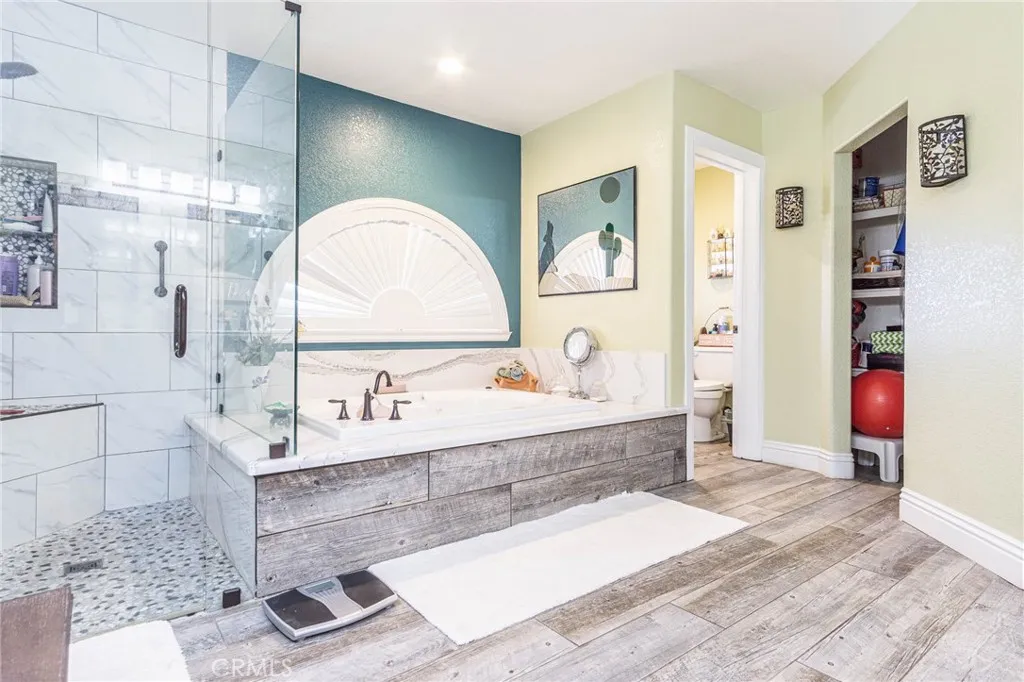 9735 Elsinore Road, Oak Hills, California 92344 home-pic-34