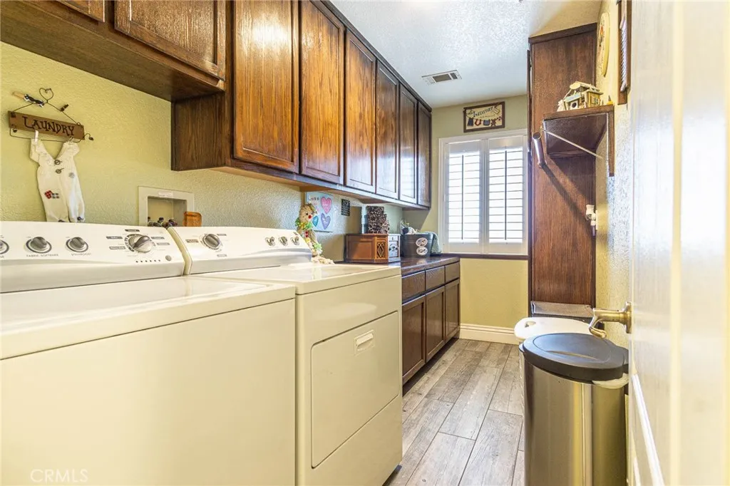 9735 Elsinore Road, Oak Hills, California 92344 home-pic-36