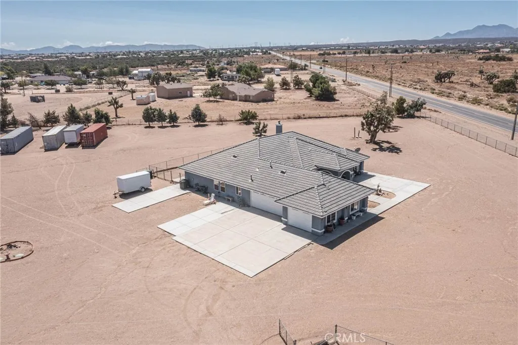9735 Elsinore Road, Oak Hills, California 92344 home-pic-42