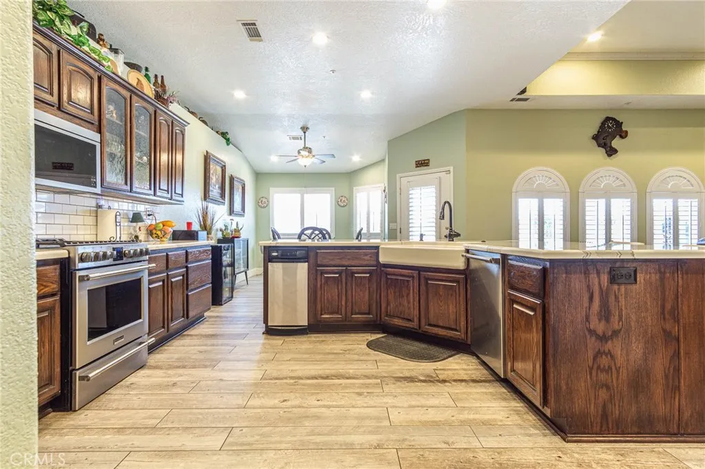 9735 Elsinore Road, Oak Hills, California 92344 home-pic-10