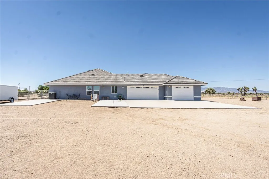 9735 Elsinore Road, Oak Hills, California 92344 home-pic-59