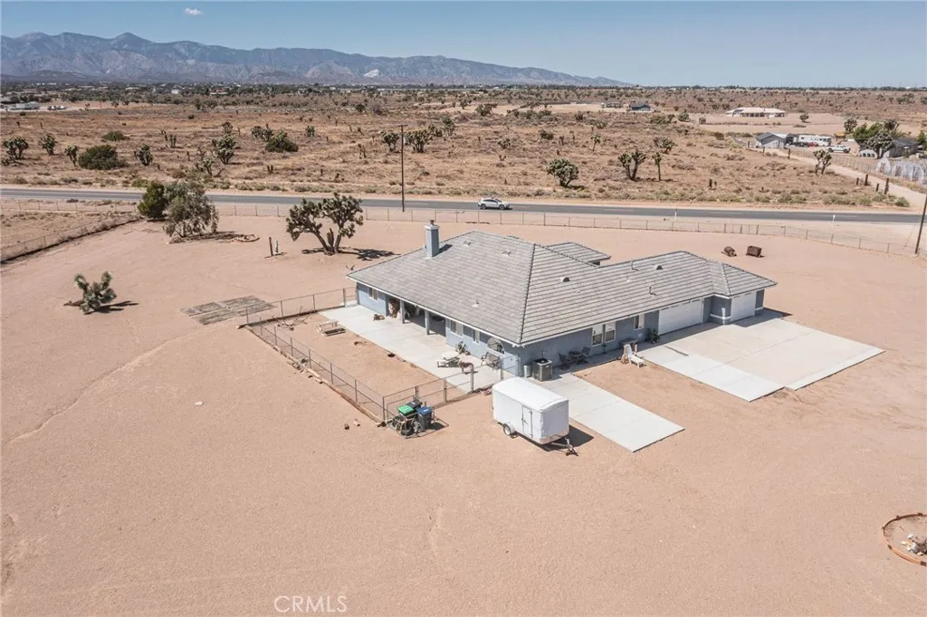 9735 Elsinore Road, Oak Hills, California 92344 home-pic-49
