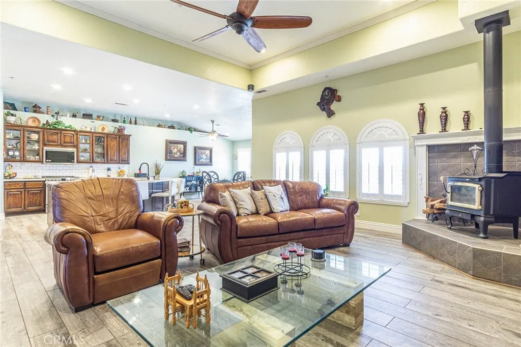 9735 Elsinore Road, Oak Hills, California 92344 home-pic-12