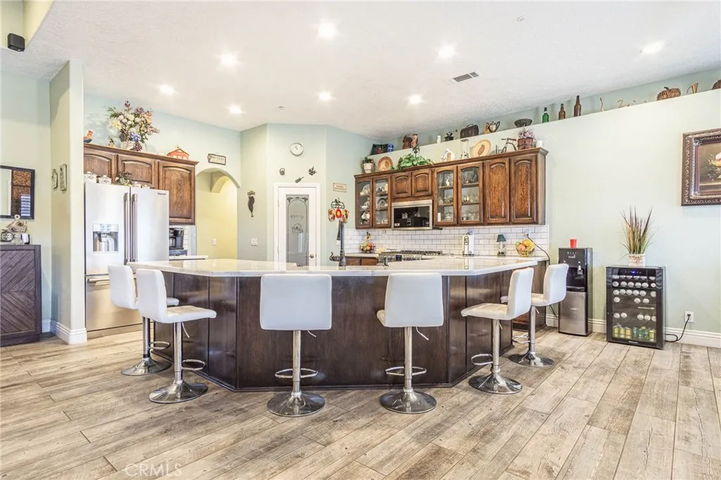 9735 Elsinore Road, Oak Hills, California 92344 home-pic-13