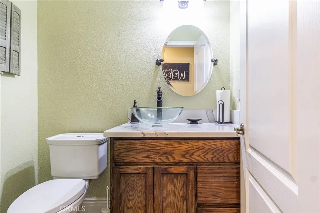 9735 Elsinore Road, Oak Hills, California 92344 home-pic-28