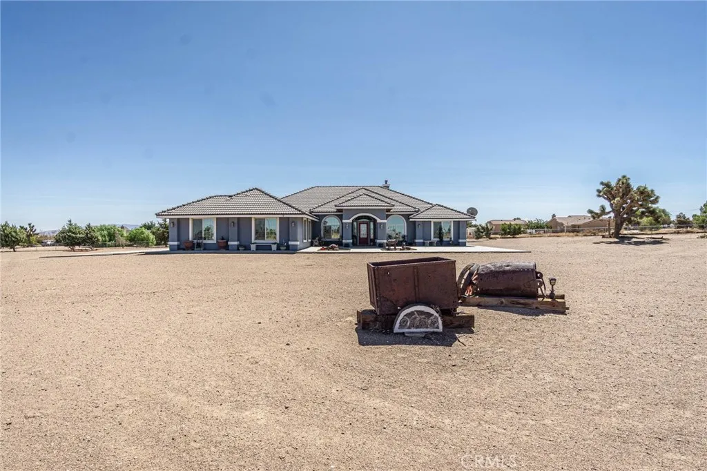 9735 Elsinore Road, Oak Hills, California 92344 home-pic-39