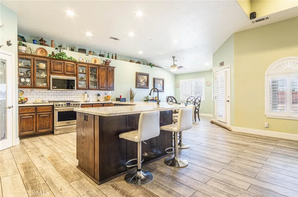 9735 Elsinore Road, Oak Hills, California 92344 home-pic-16