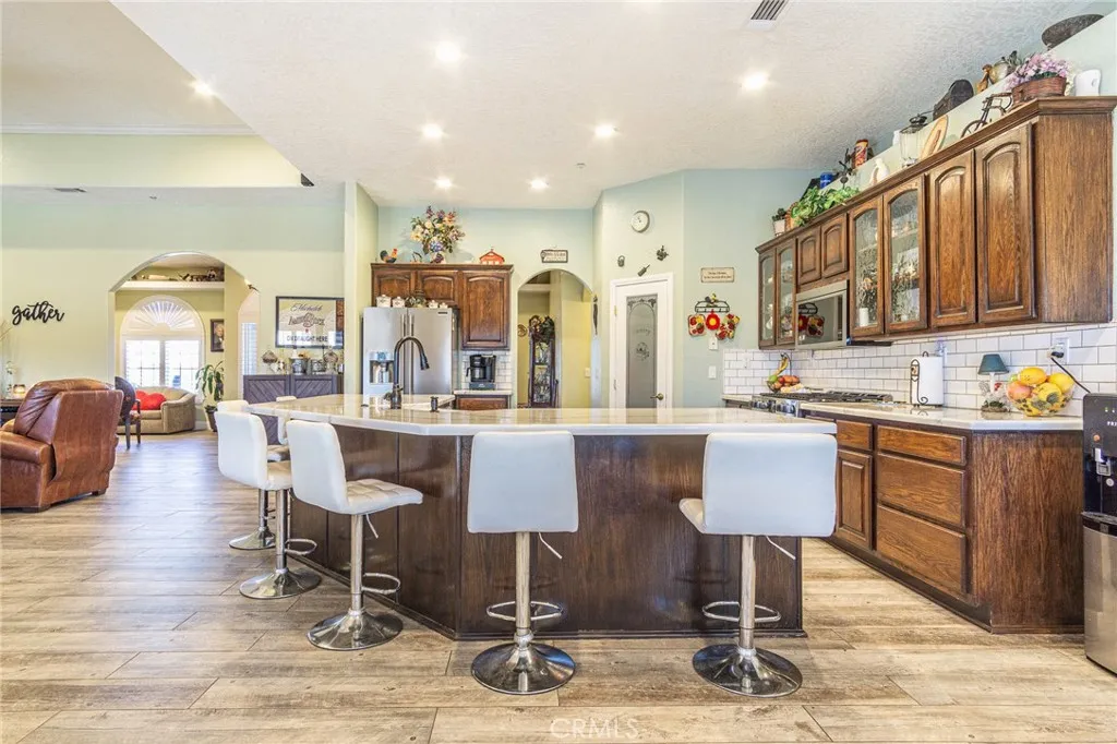 9735 Elsinore Road, Oak Hills, California 92344 home-pic-15