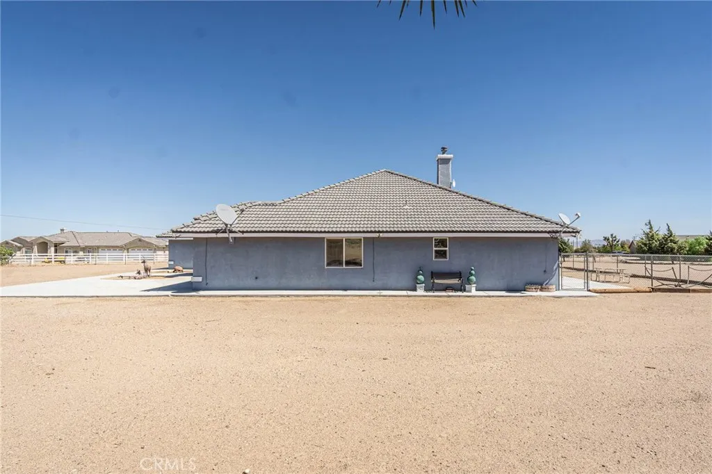 9735 Elsinore Road, Oak Hills, California 92344 home-pic-46