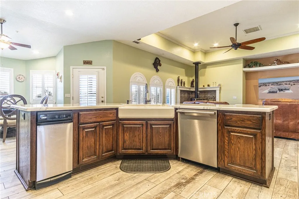 9735 Elsinore Road, Oak Hills, California 92344 home-pic-14