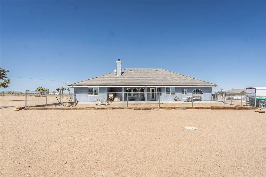 9735 Elsinore Road, Oak Hills, California 92344 home-pic-54