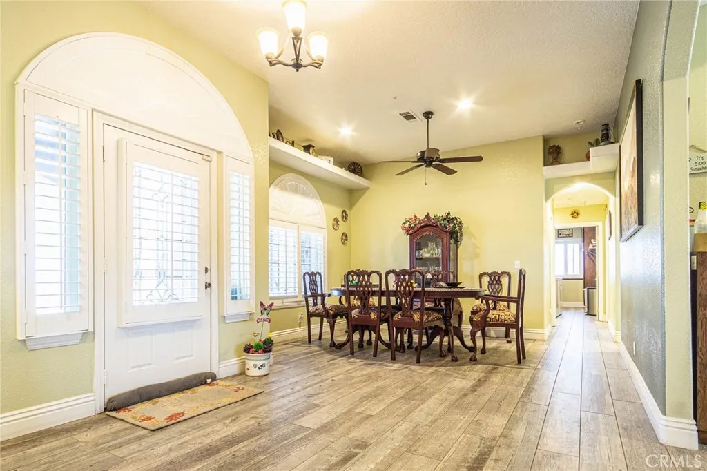 9735 Elsinore Road, Oak Hills, California 92344 home-pic-6