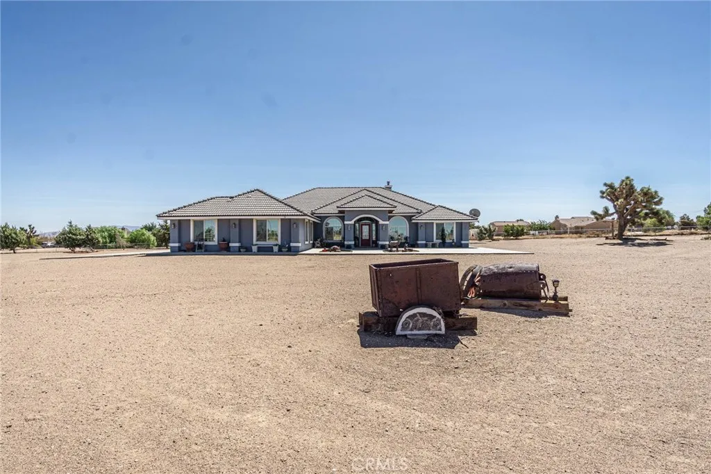 9735 Elsinore Road, Oak Hills, California 92344 home-pic-58