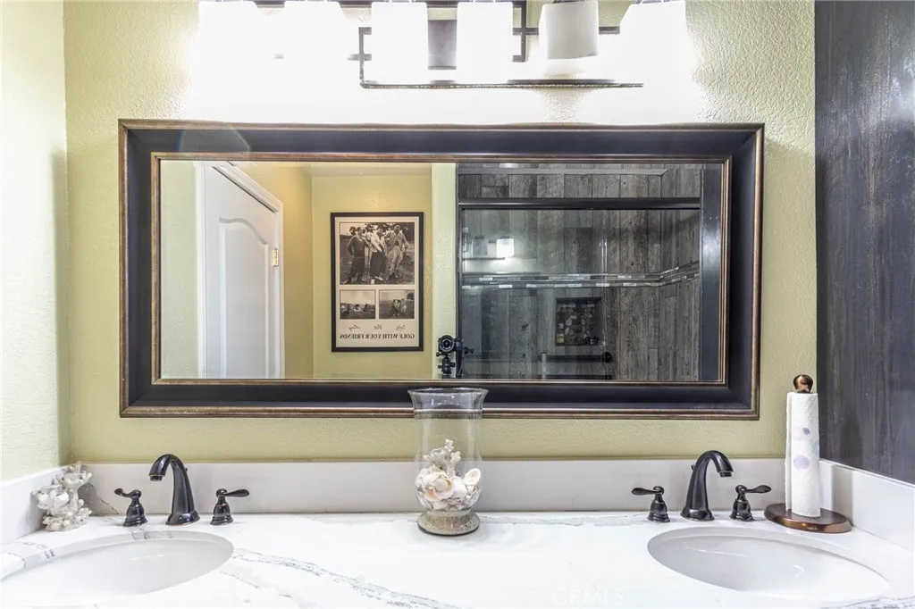 9735 Elsinore Road, Oak Hills, California 92344 home-pic-24