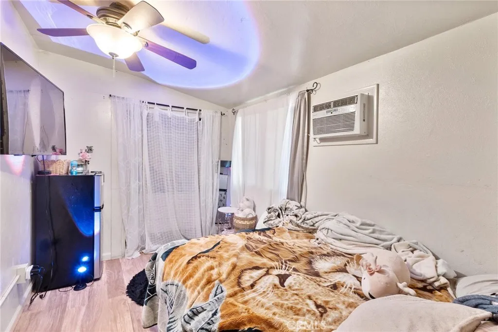 207 E 5th Street, Beaumont, California 92223 home-pic-25