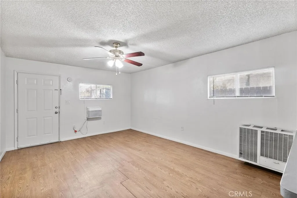 207 E 5th Street, Beaumont, California 92223 home-pic-32