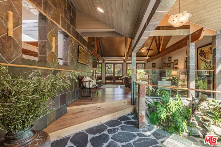 1064 Meadows End Drive, Calabasas, California 91302, 4 Bedrooms Bedrooms, ,4 BathroomsBathrooms,Residential,For Sale,Meadows End,25589201
