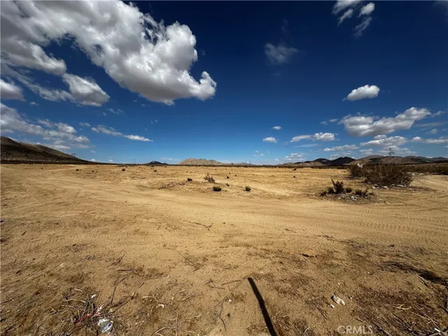 112 Colusa Rd, Apple Valley, California 92307
