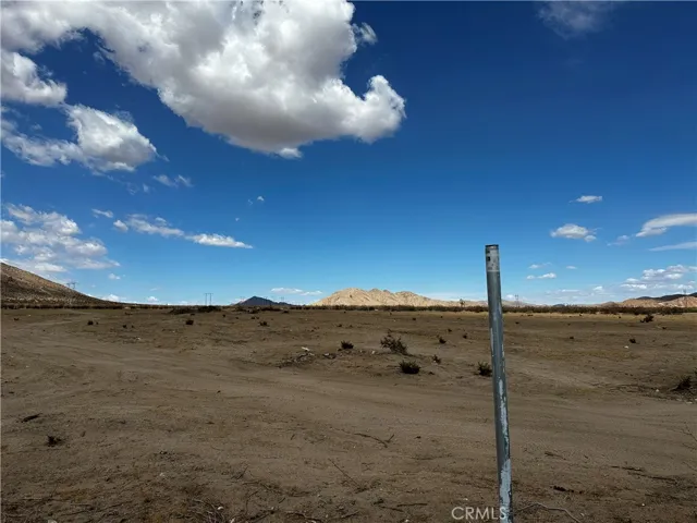 112 Colusa Rd, Apple Valley, California 92307