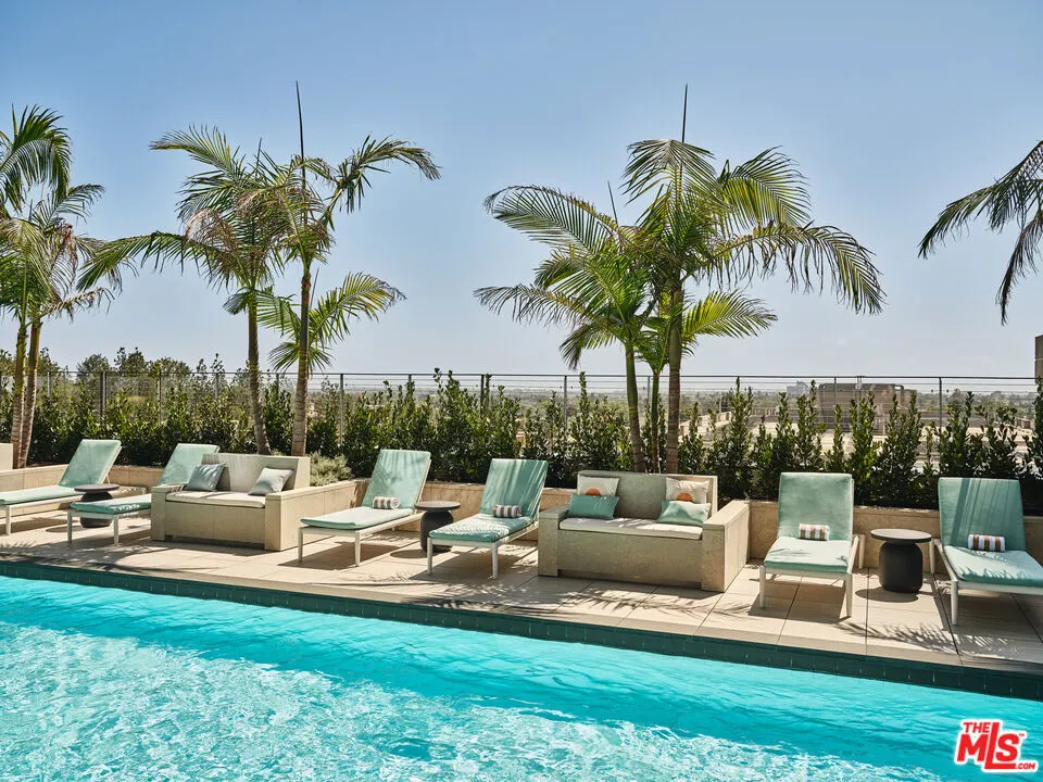 211 W Elm Court 14c, Los Angeles, California 90067 home-pic-14