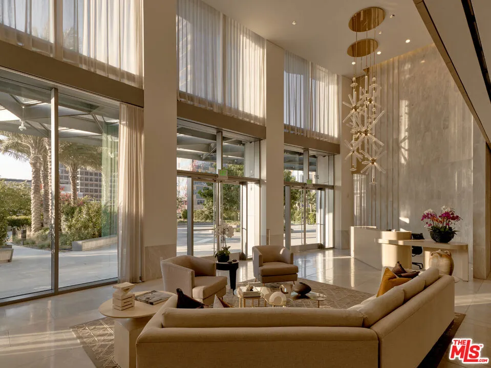 211 W Elm Court 14c, Los Angeles, California 90067 home-pic-8