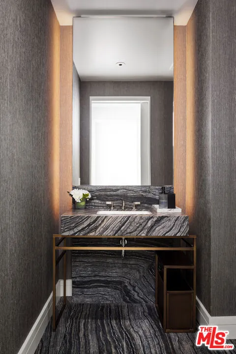 211 W Elm Court 39b, Los Angeles, California 90067 home-pic-11