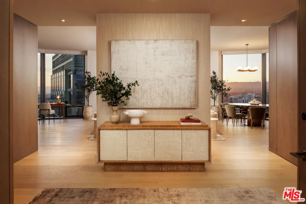 211 W Elm Court 39b, Los Angeles, California 90067 home-pic-1