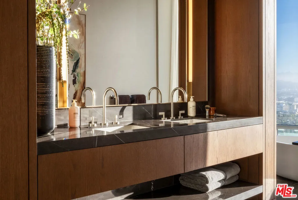 211 W Elm Court 8d, Los Angeles, California 90067 home-pic-5